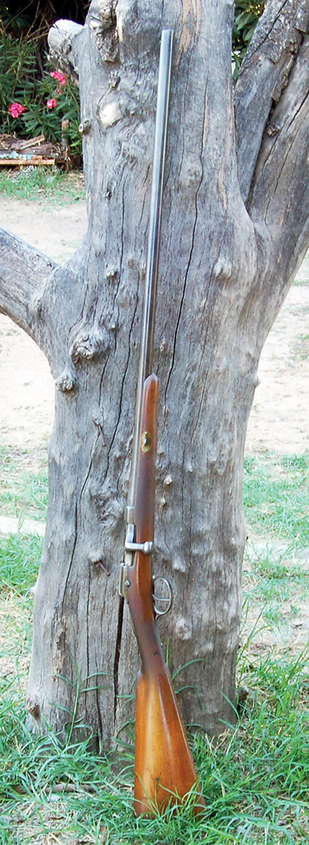 A home-made shotgun (except for the barrel), made around 1900 by an Iowa farmer, shows America’s fascination with making firearms.